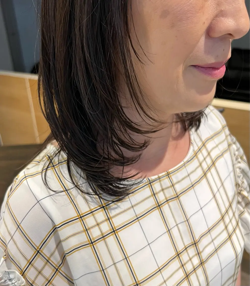 ミディアム 稲毛田 楓のヘアスタイル