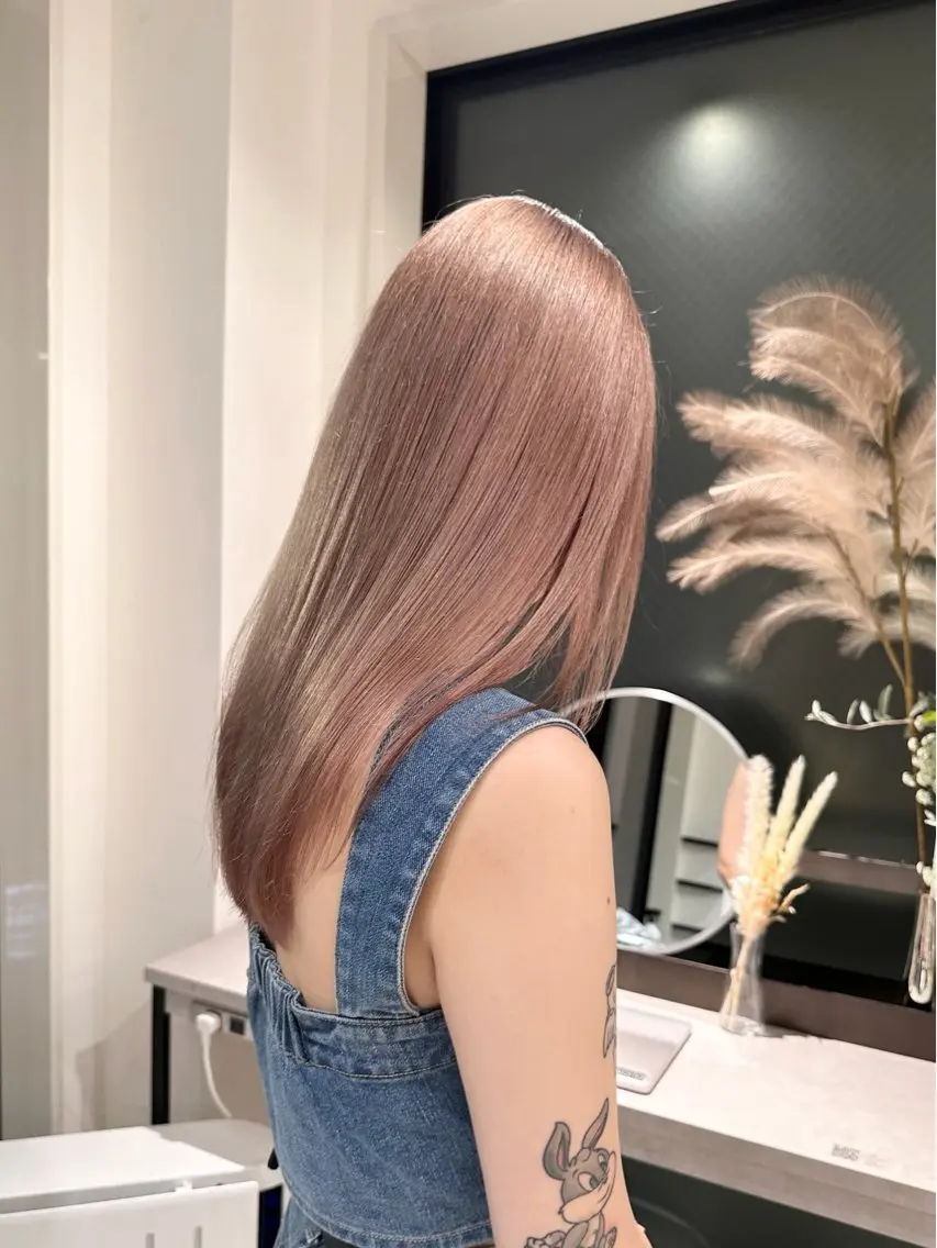 ミディアム カラー ヘアアレンジ ヘアカラー トリートメント くれは/縮毛矯正/透 明感カラーのヘアスタイル