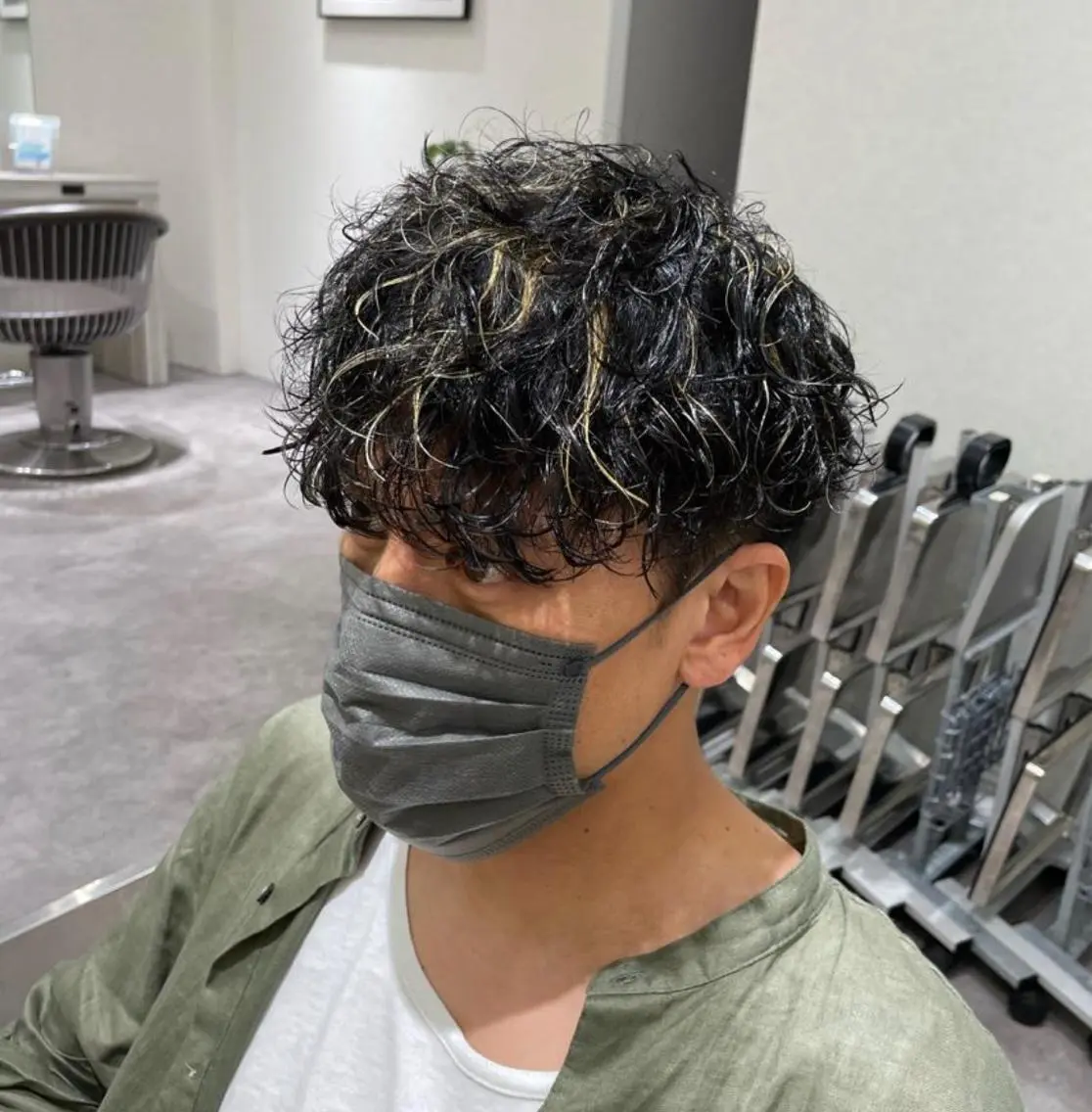 ショート パーマ メンズ メンズブリーチ メンズハイライト メンズメッシュ メンズパーマ メンズツイストパーマ カット ヘアカラー パーマ メンズ特化/今池駅 徒歩1分/岡本一真のヘアスタイル