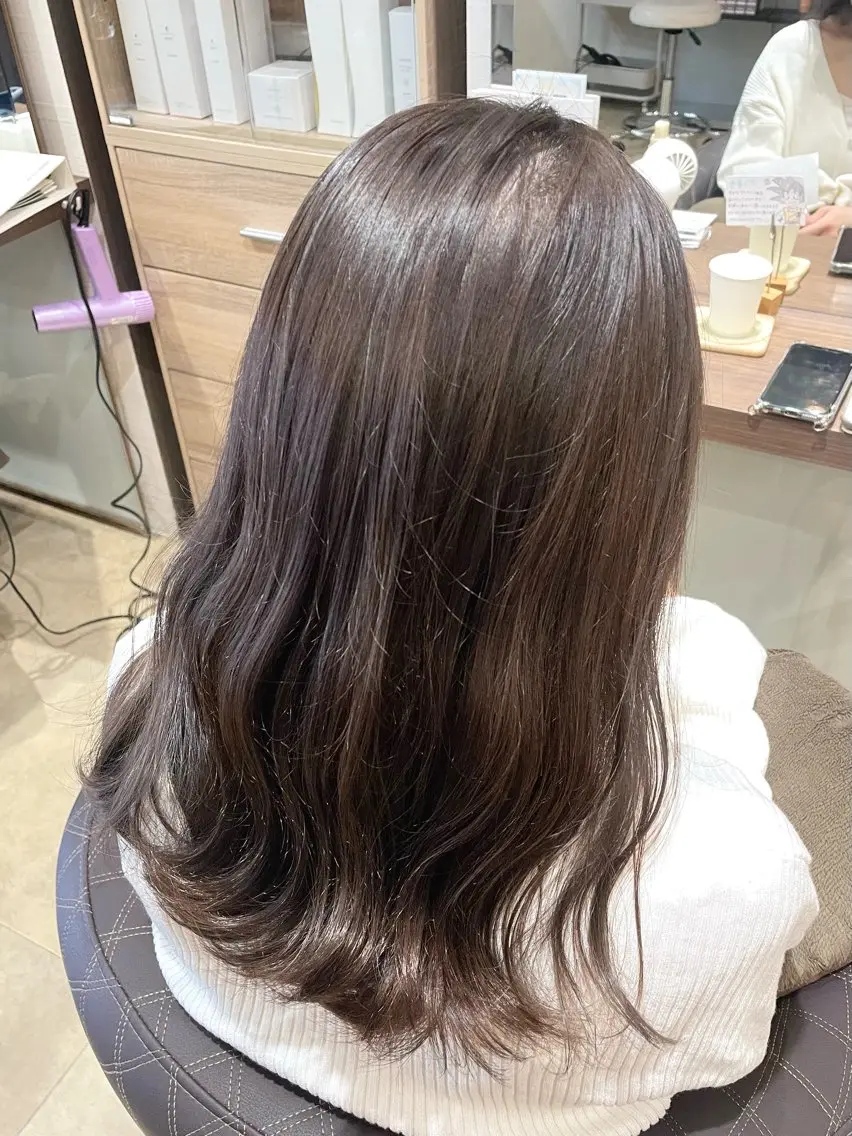 セミロング 緑川 佳薫のヘアスタイル
