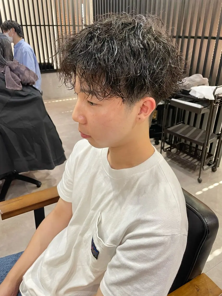 ショート パーマ メンズ 勝毛 広貴のヘアスタイル