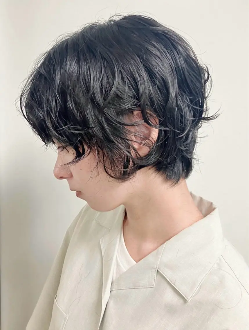 ショート パーマ 顔まわりレイヤー 姫カット レイヤーカット ウルフカット fumika推しカラ ー/デザインカラーのヘアスタイル