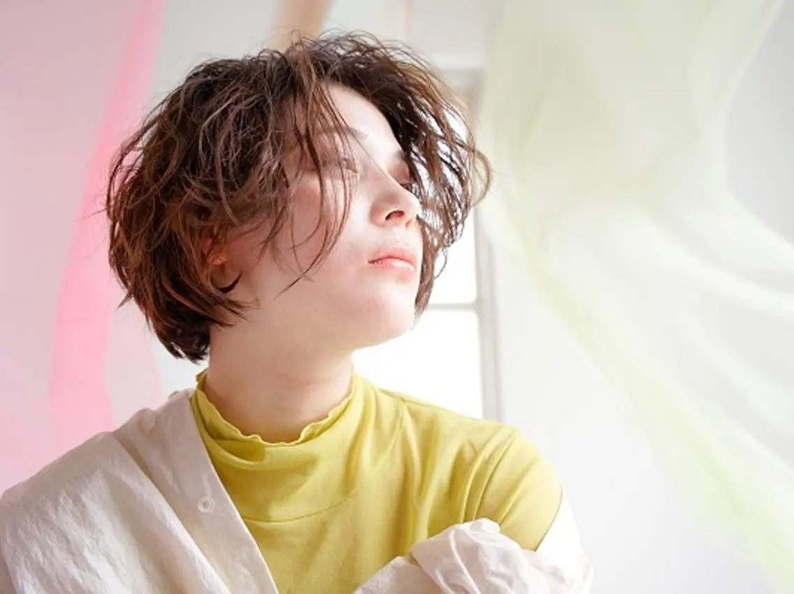 ミディアム カラー パーマ ヘアアレンジ アディクシーカラー アッシュ バレイヤージュ ベージュカラー ブリーチ newi grande 横浜店のヘアスタイル