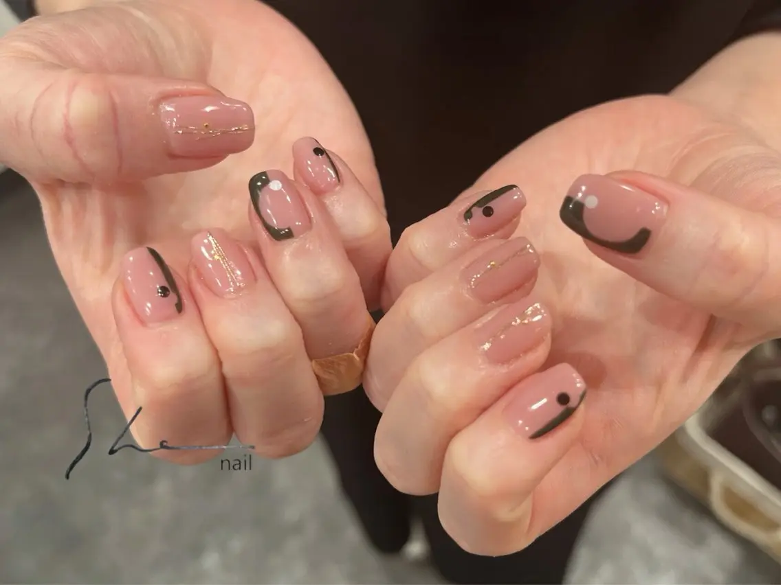 ショート SHE adusaのネイルデザイン