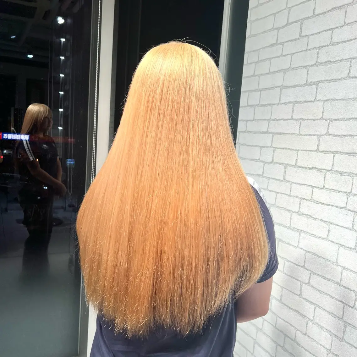 ロング カラー 抜きっぱなしブロンド ヘアカラー トリートメント stylist 🐶内藤 成香のヘアスタイル