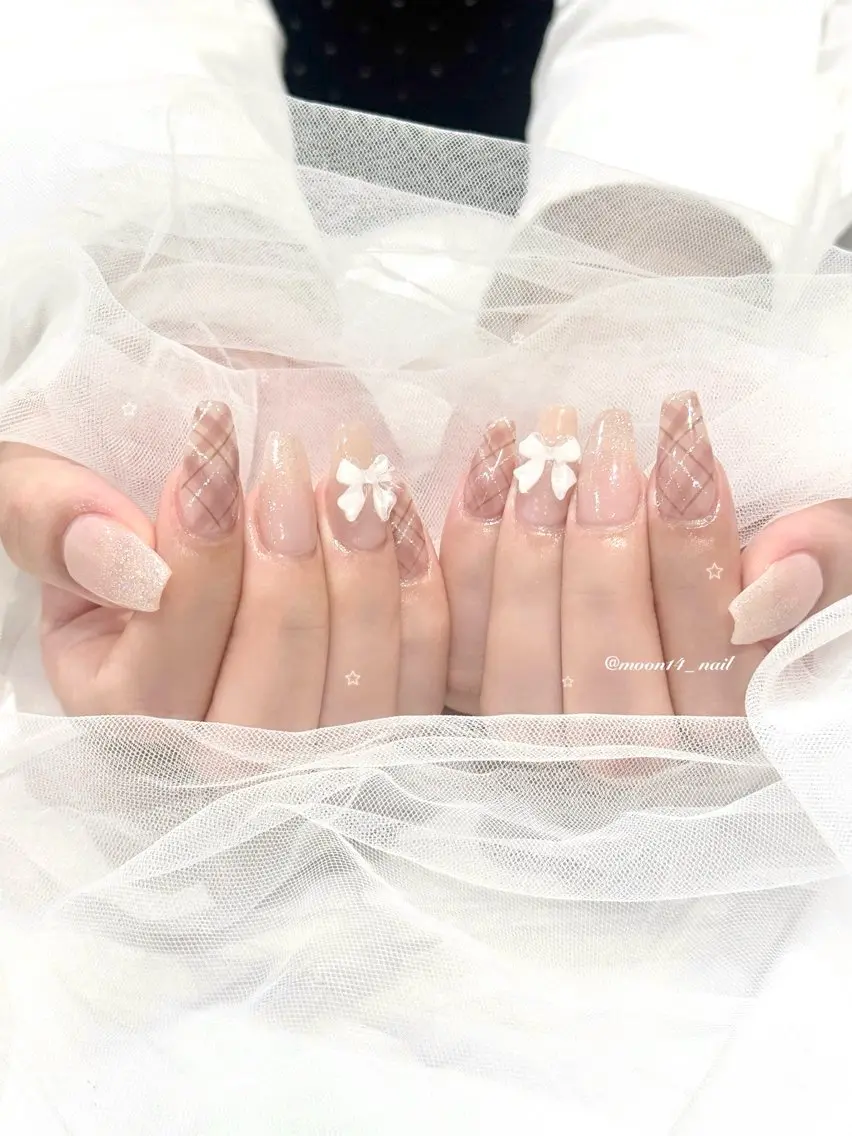 ネイル ブラウン フラッシュネイル ジェルネイル ガーリー パラジェル ハンドネイル natsuki 💫のネイルデザイン