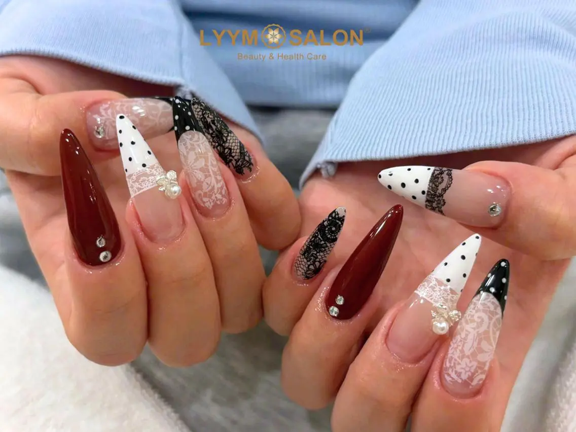 ネイル ボルドー ドット レース ハンドネイル LYYM Salon Miraのネイルデザイン