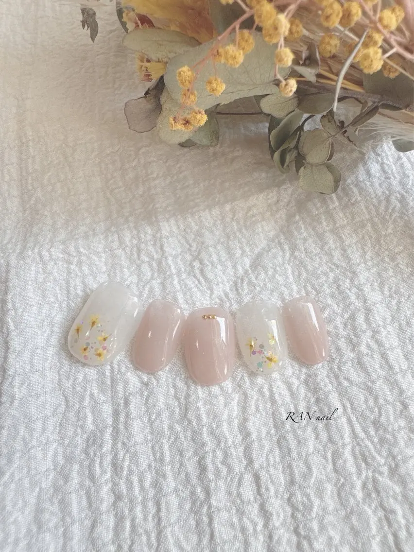 ネイル フラワーネイル ラメ(グリッター) ピンク シンプルネイル 春ネイル ハンドネイル フットネイル RAN nailのネイルデザイン