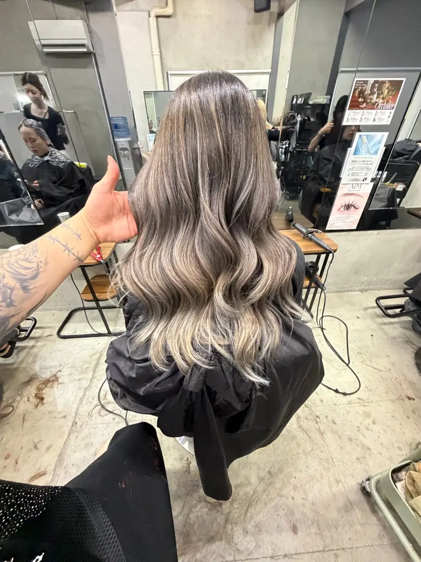 セミロング カラー バレイヤージュ レイヤーカット ヘアカラー トリートメント AiM エイム　韓国レイヤーのヘアスタイル