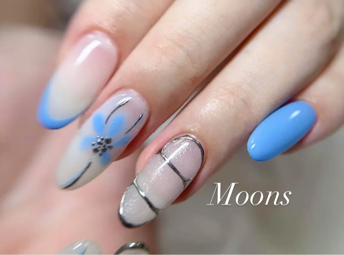 ネイル Moons nail 💅✨のネイルデザイン