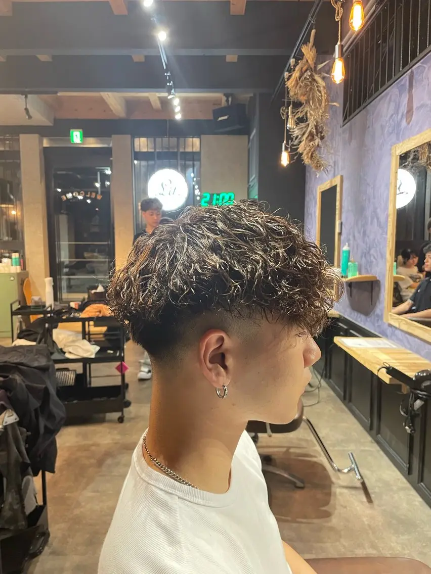 パーマ メンズ lit. 濵崎寛太のヘアスタイル