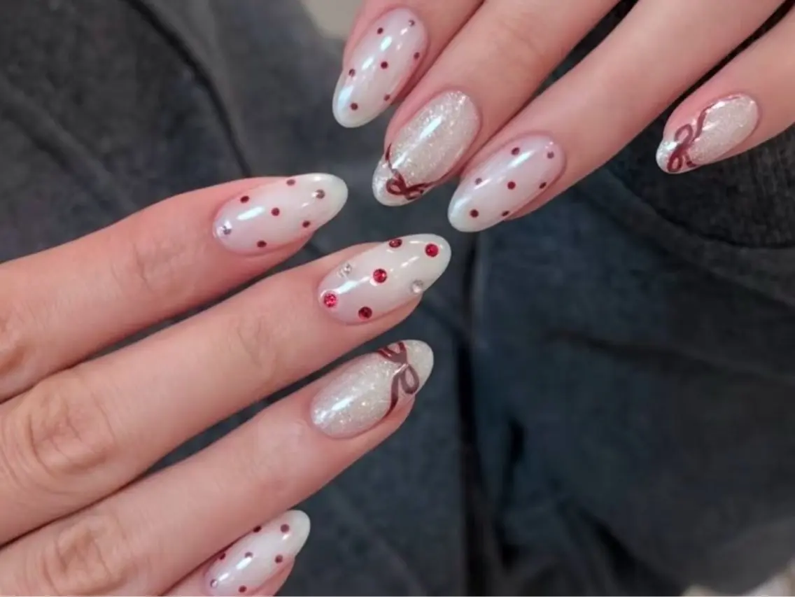ネイル アートネイル オーロラネイル チークネイル フレンチネイル ガラスフレンチ ハンドネイル 🎀🎀YooLi Nail Salonのネイルデザイン