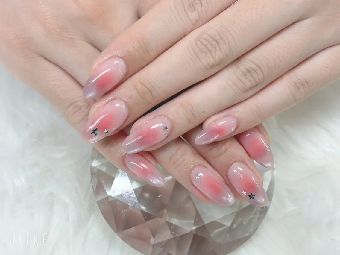 ネイル チークネイル キラキラネイル ピンク 赤色 シルバー ハンドネイル YUUMI🫧 nailのネイルデザイン