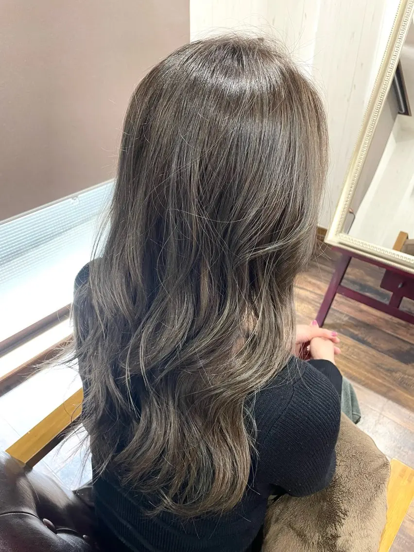 セミロング カラー 透明感カラー グレージュ カット ヘアカラー トリートメント 西川 敏夫のヘアスタイル