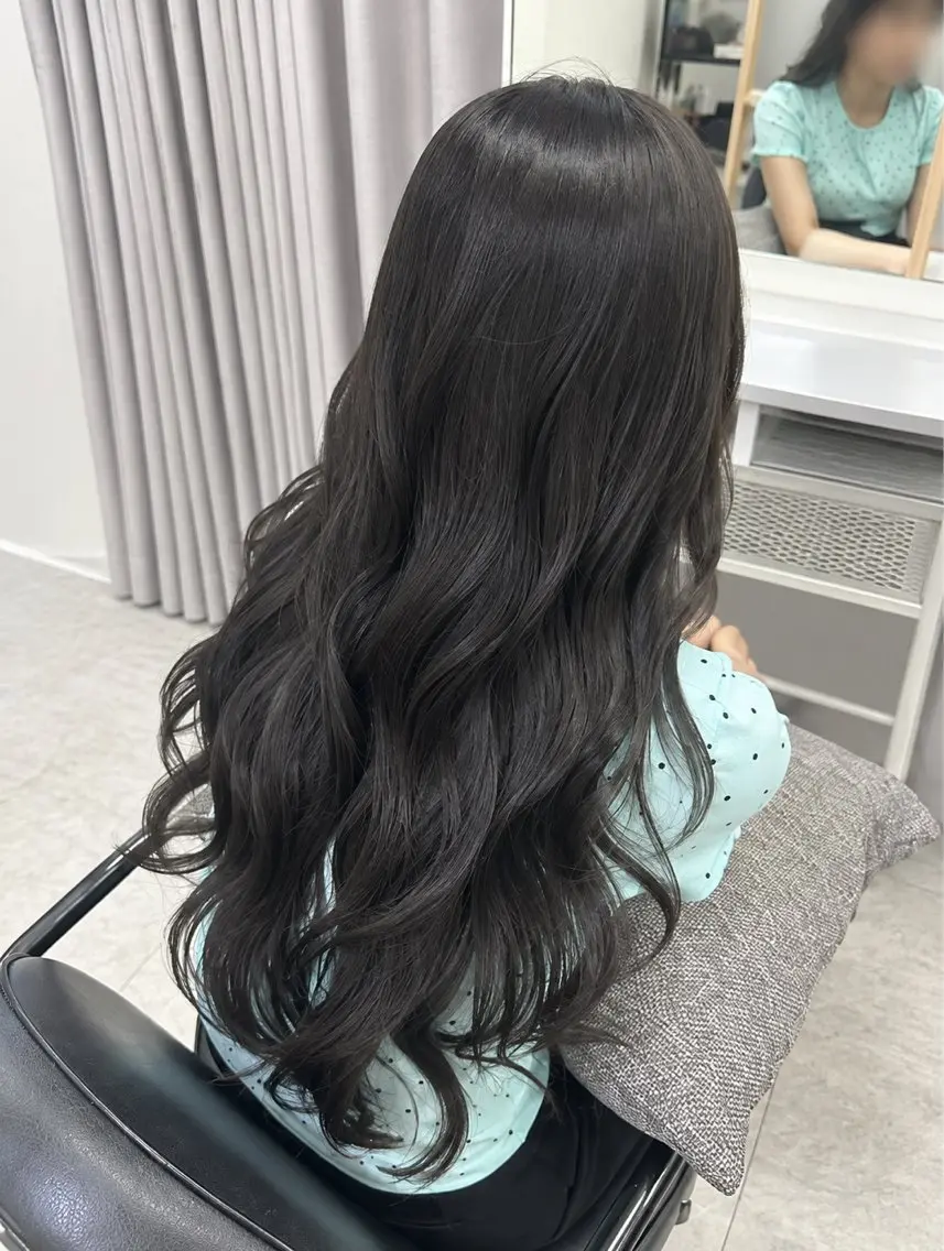 ロング カラー ヘアアレンジ 梅木李奈🕊️ レイヤー透明感カラーのヘアスタイル
