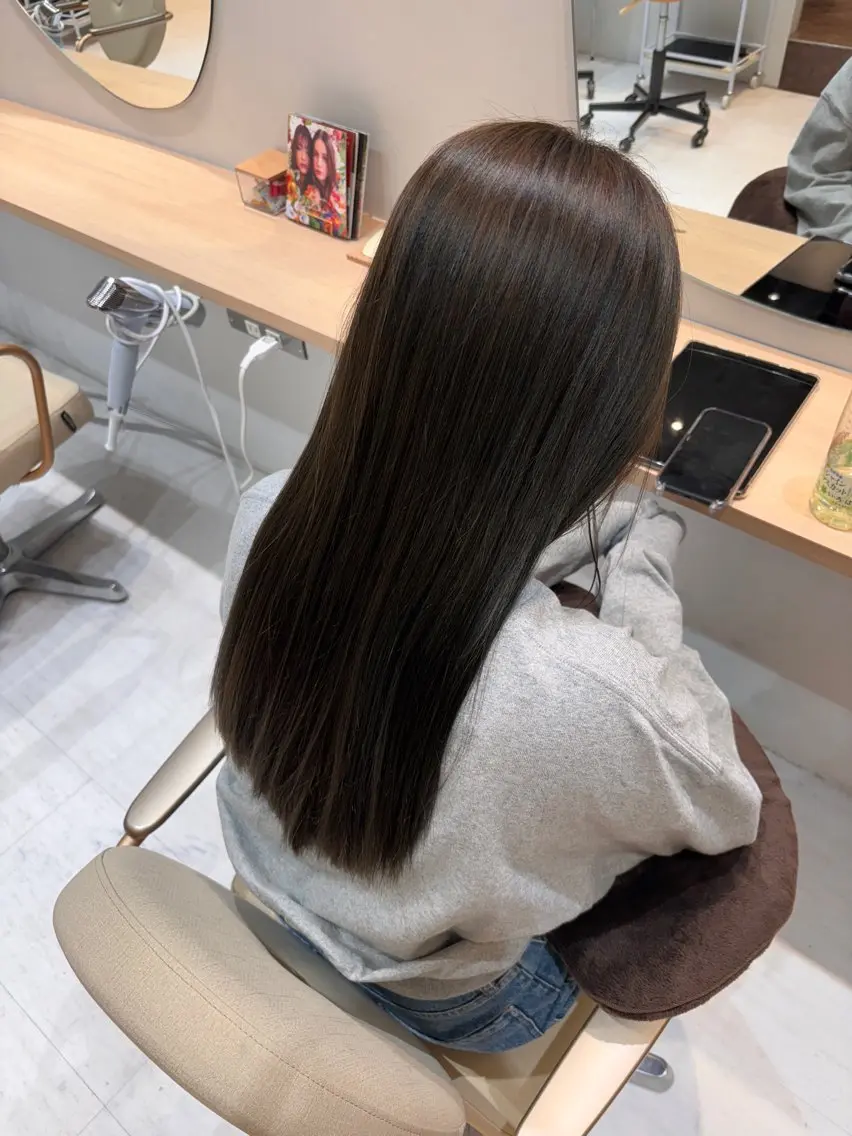 カラー ベージュカラー オリーブベージュ 小林 琉花のヘアスタイル