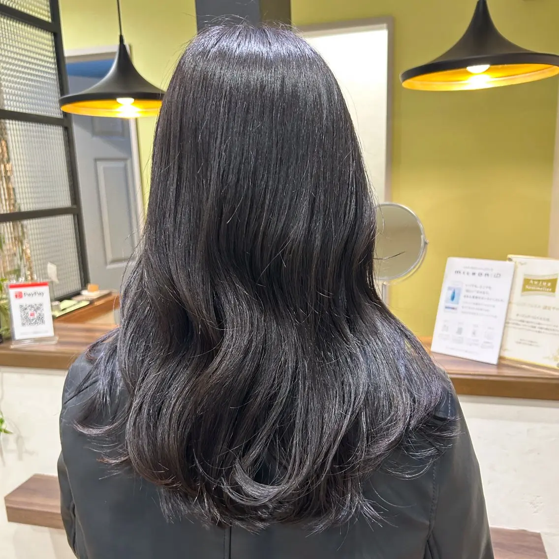 セミロング 高評価多数◎ コテ巻きパーマ星明夏のヘアスタイル