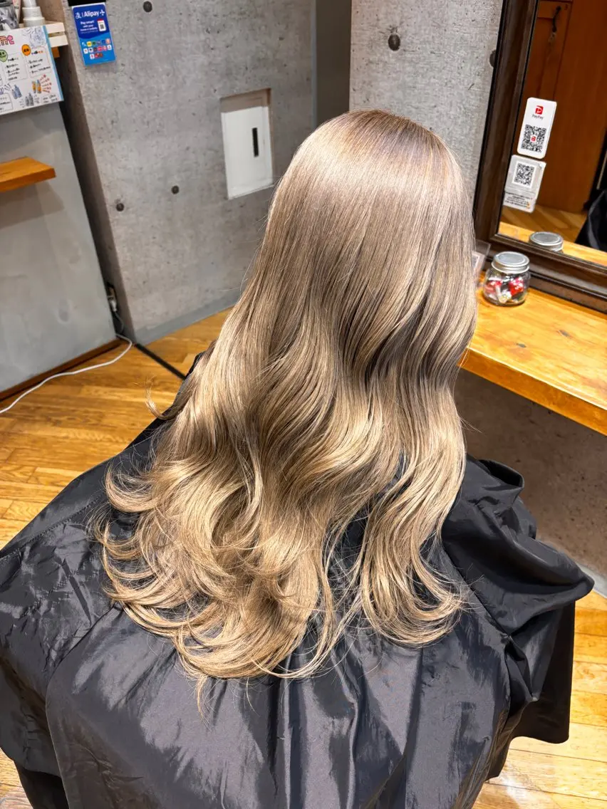 【新規様限定】カット+ダブルカラー(ケアブリーチ)+トリートメントの写真