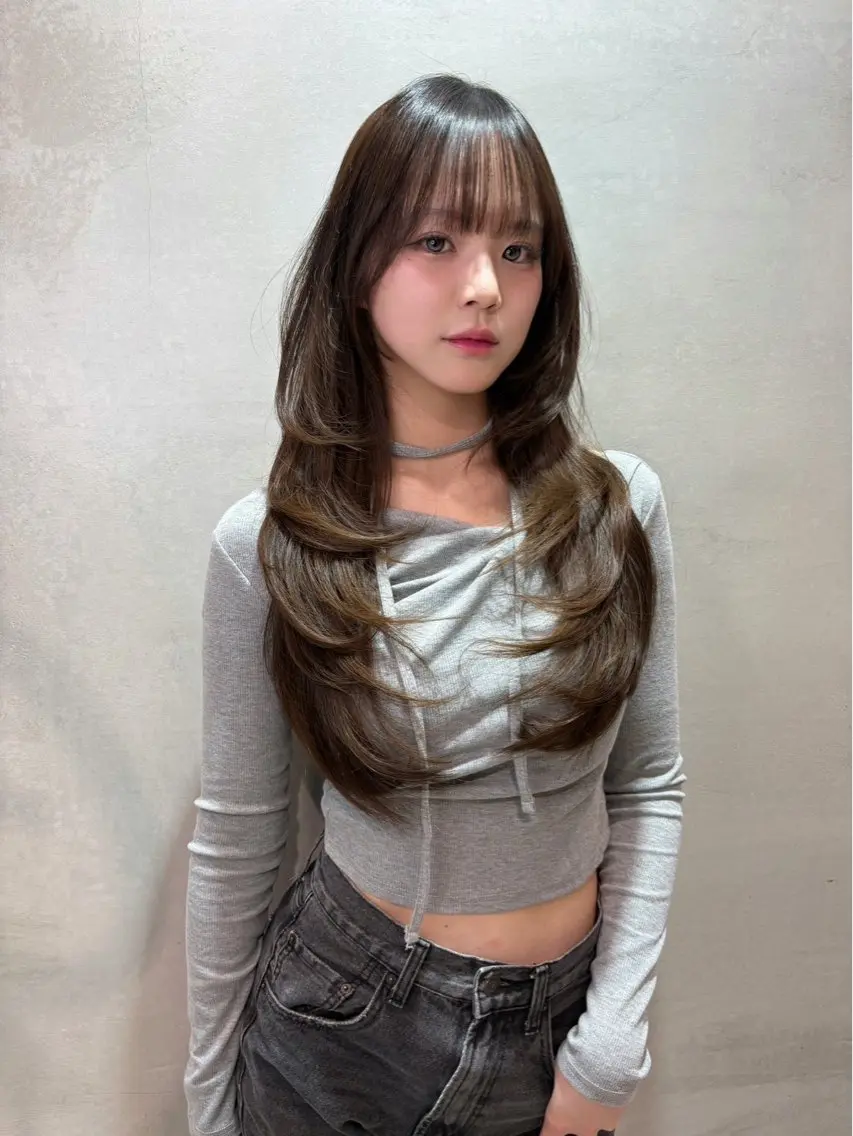 ロング レイヤーカット ロング 小顔カット カット ヘアカラー トリートメント 小顔レイヤー/顔周り 艶髪カラー/金山のヘアスタイル