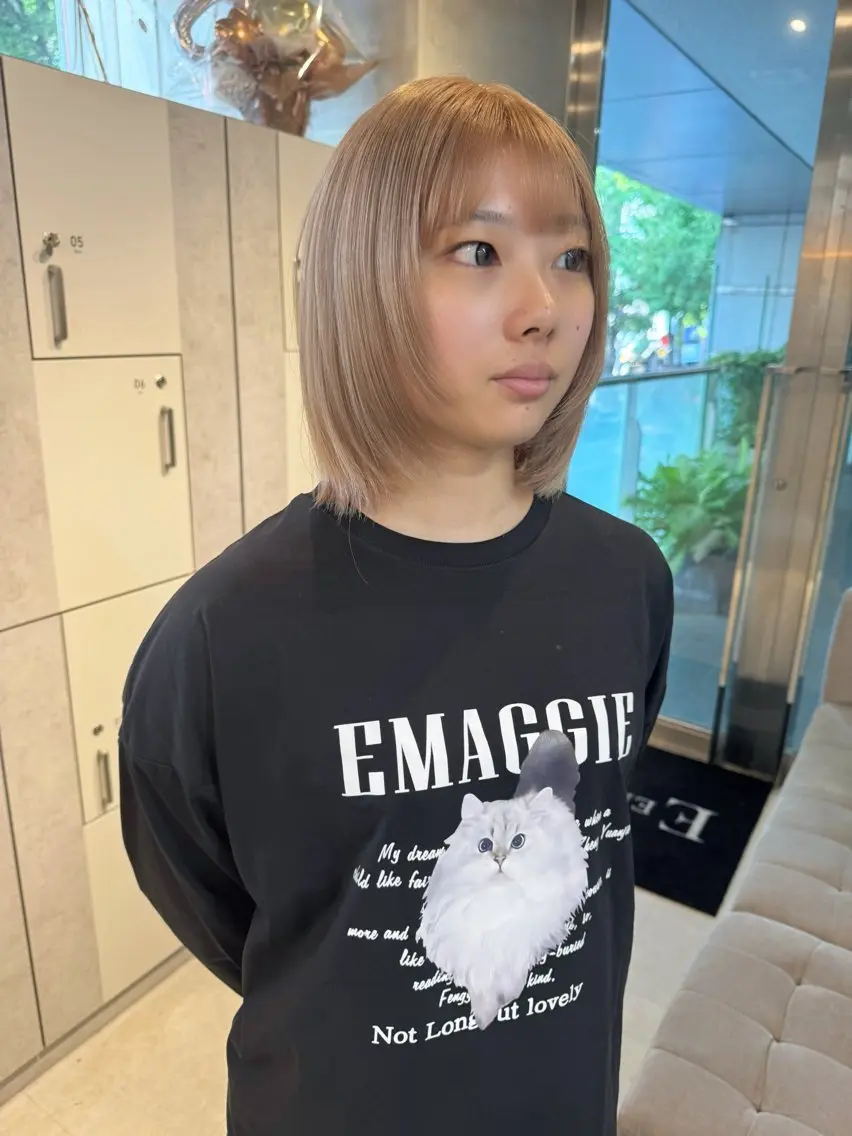 ショート カラー ブリーチ ボブ 顔周りカット レイヤーカット 福岡縮毛矯正 ブリーチなしカラーのヘアスタイル