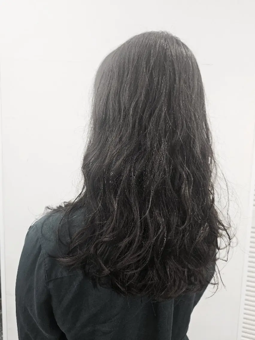 セミロング パーマ カラー セミロングパーマ レイヤーカット あいだ🐼ミニモ 8月限定クーポン配信のヘアスタイル