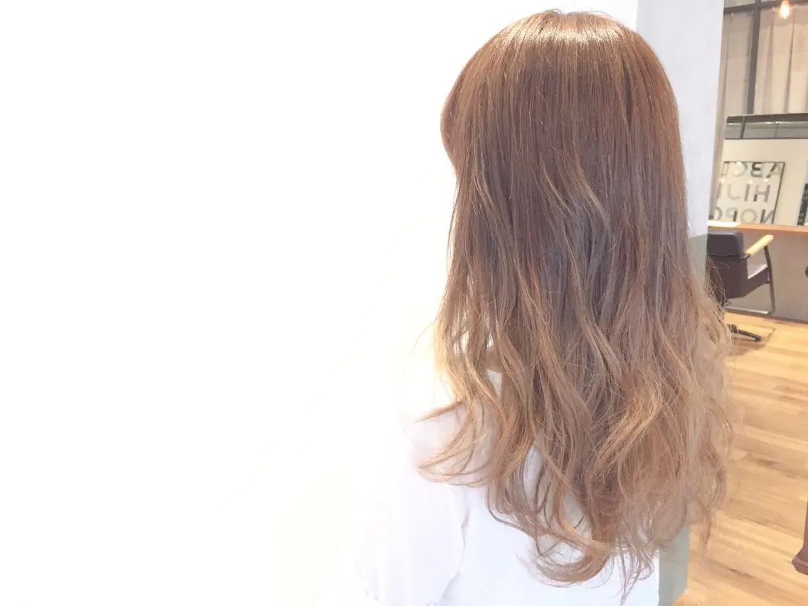 ロング カラー ベージュカラー ブリーチ イエローカラー mayo 🐄🌈のヘアスタイル