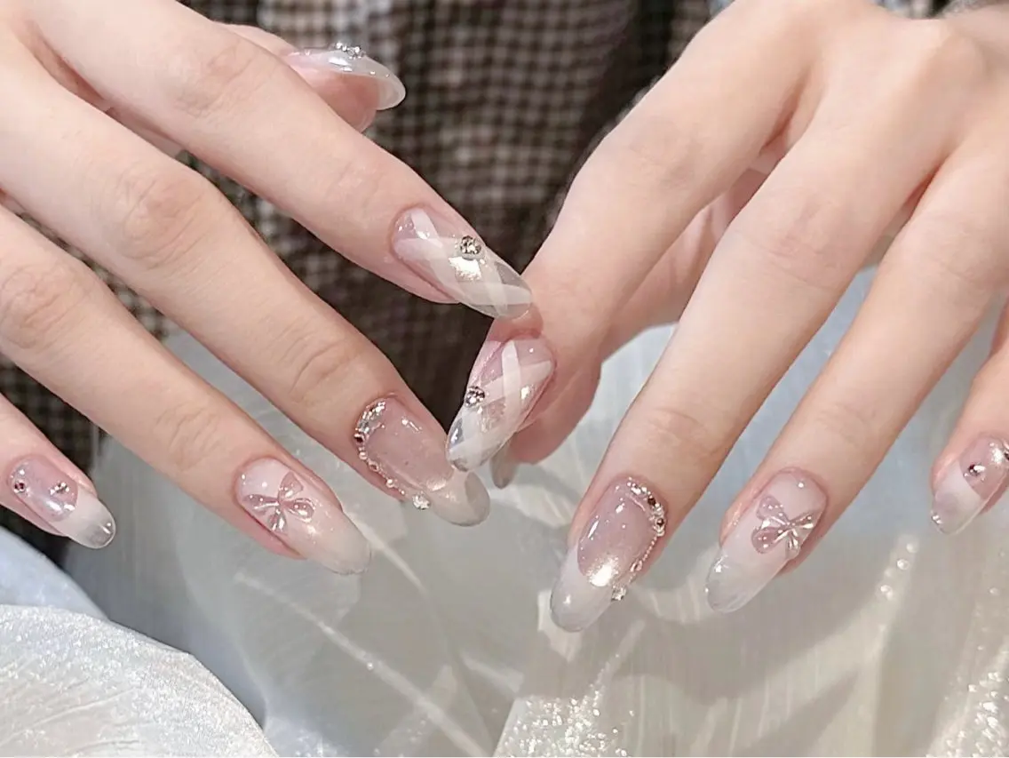 ネイル チークネイル フレンチネイル キラキラネイル 韓国ネイル ワンホンネイル ハンドネイル Speraネイル 大宮店🎀のネイルデザイン