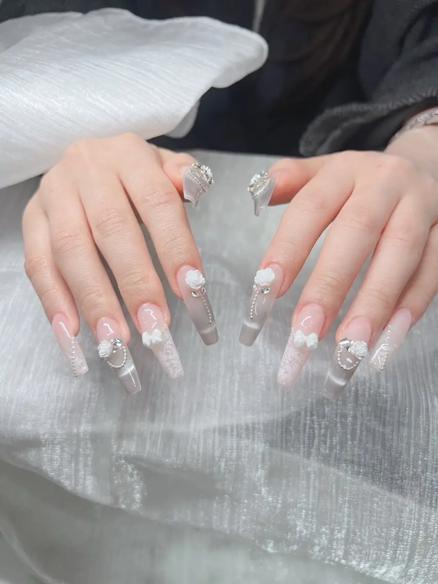 ネイル オーロラネイル チークネイル 長さ出し フットネイル フレンチネイル ハンドネイル Lee Nails チップ長さだし専門店のネイルデザイン