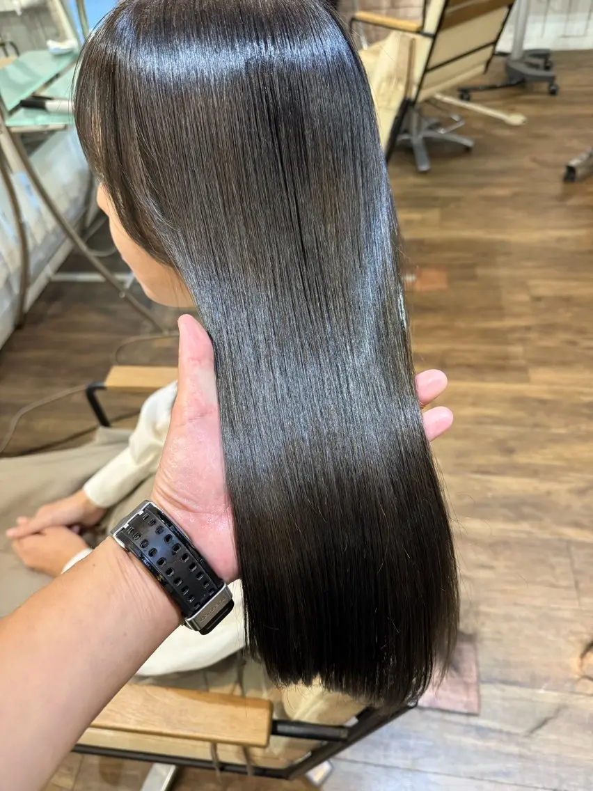 セミロング カラー グレージュ オリーブグレージュ オリーブグレー くせ毛 髪質改善 カット ヘアカラー 縮毛矯正 トリートメント 👑指名率No.1 👑坂口飛翔のヘアスタイル