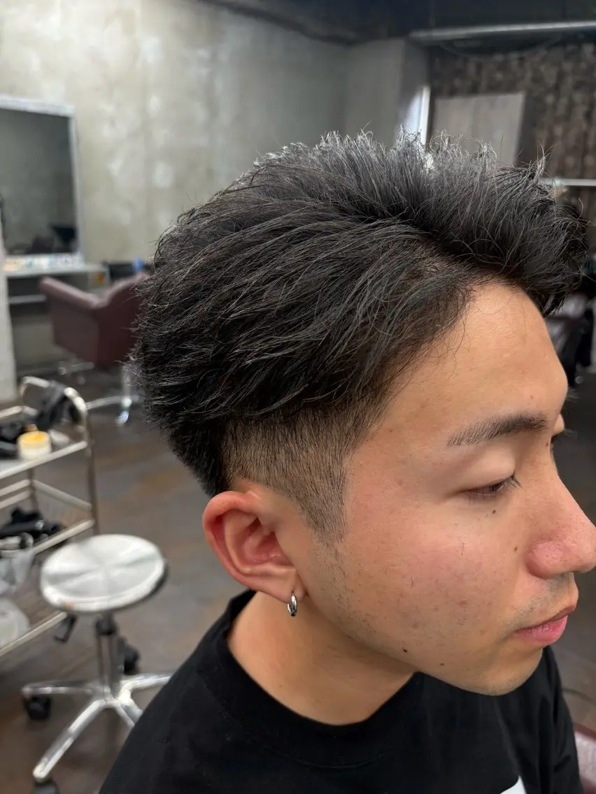 ショート メンズ オールバック 七三 西田 龍我のヘアスタイル