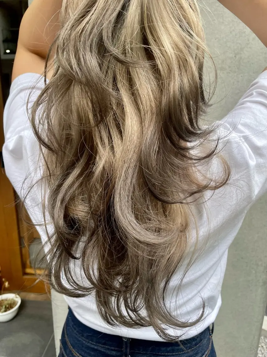 ロング カラー ヘアカラー トリートメント 🫧MANA🫧縮毛 矯正モデル募集中🧡のヘアスタイル