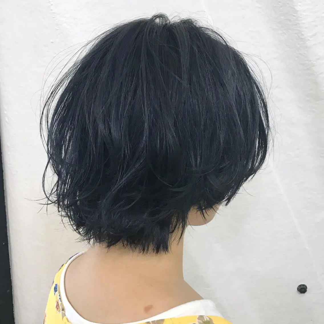 ショート カラー ブリーチ ブルーカラー ハイライトカラー ネイビーカラー ハイライト K-POP好き美容師 🇰🇷Kai.Yのヘアスタイル