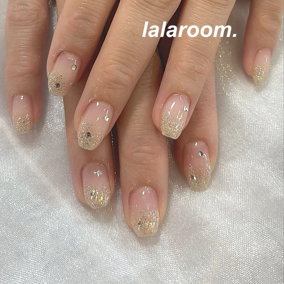 ネイル キラキラネイル マグネットネイル オフィスネイル ワンカラーネイル シンプルネイル ハンドネイル lala room.のネイルデザイン