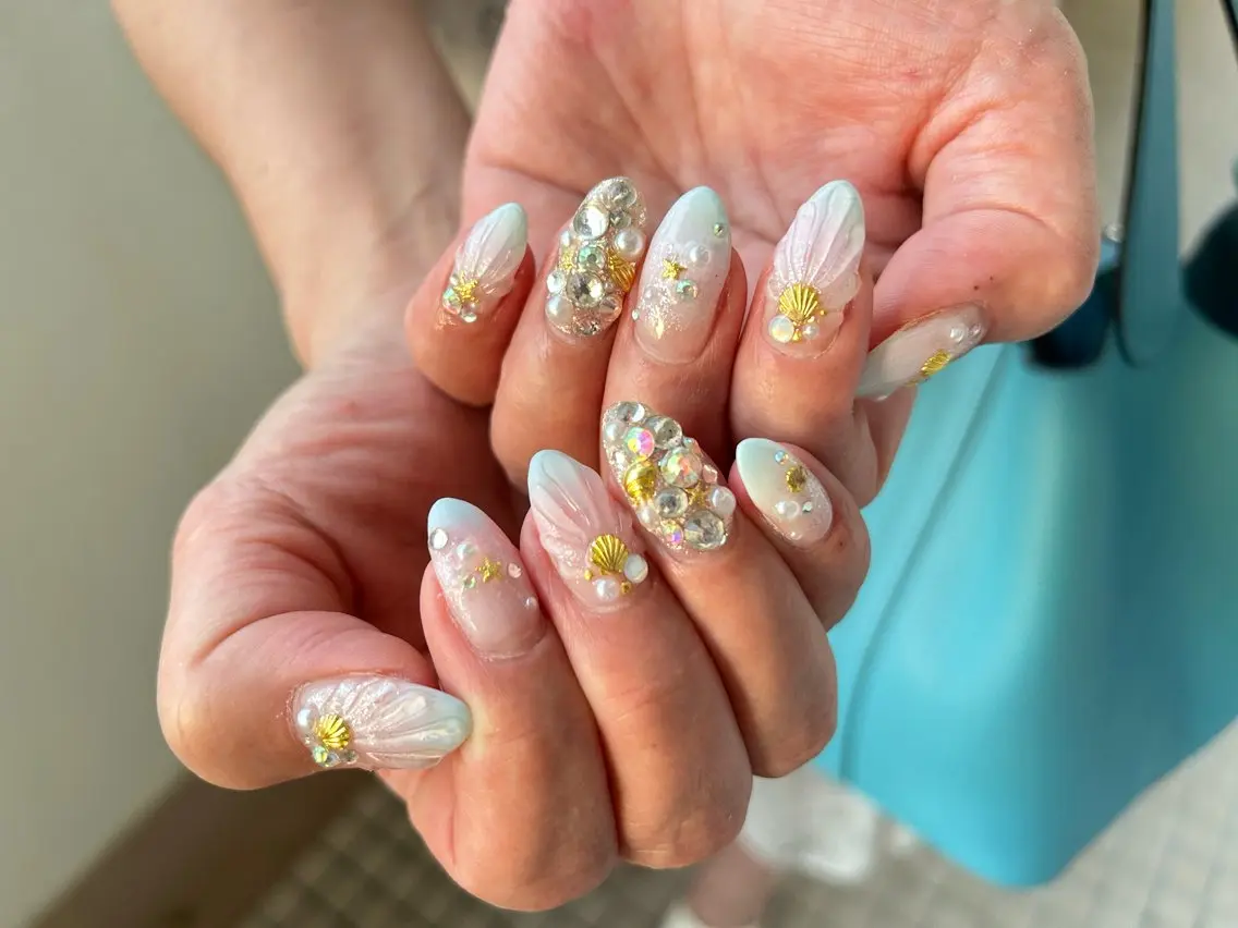 ネイル ハンドネイル フットネイル ✴︎ Delightのネイルデザイン