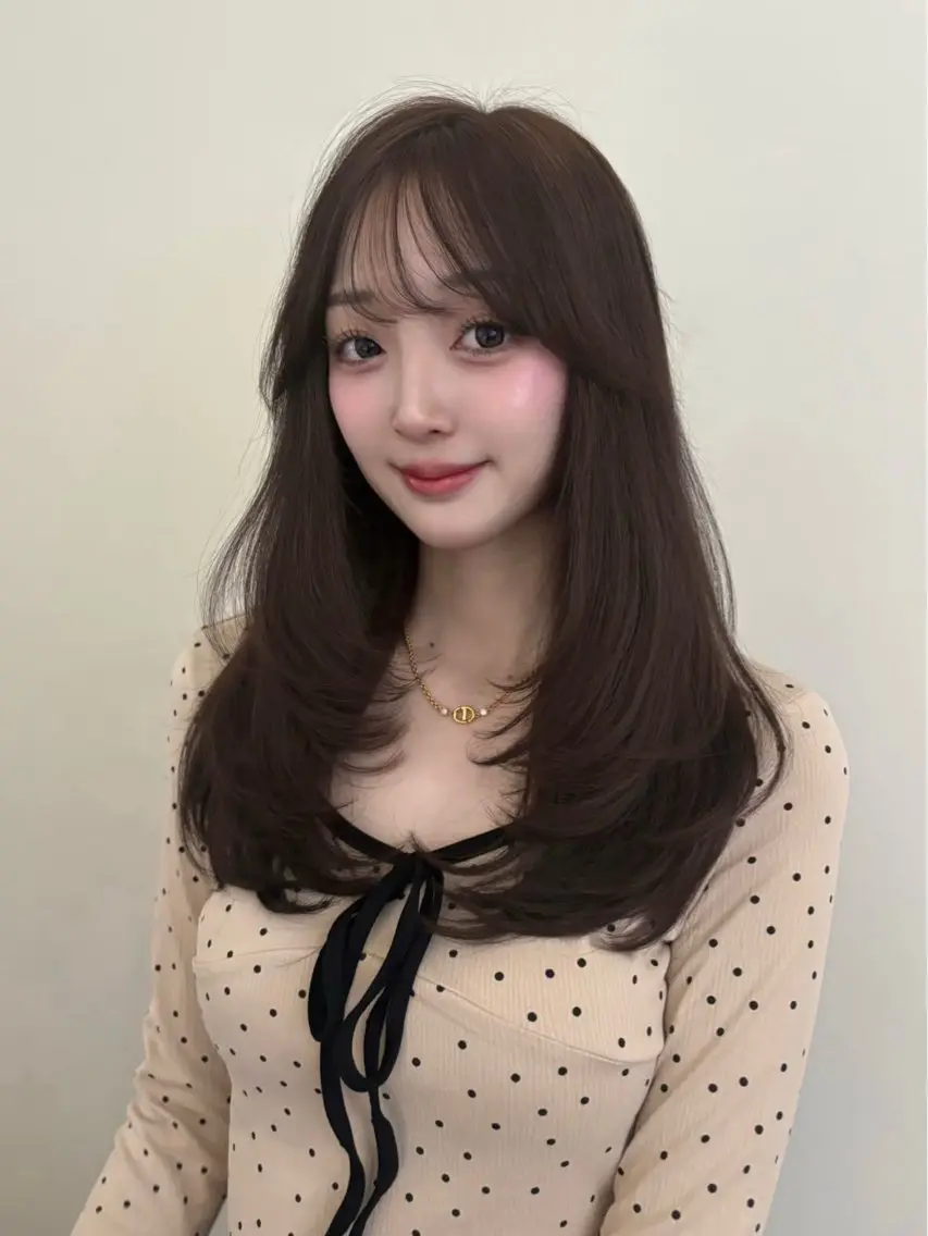 ロング レイヤーカット 透明感カラー アオイのヘアスタイル