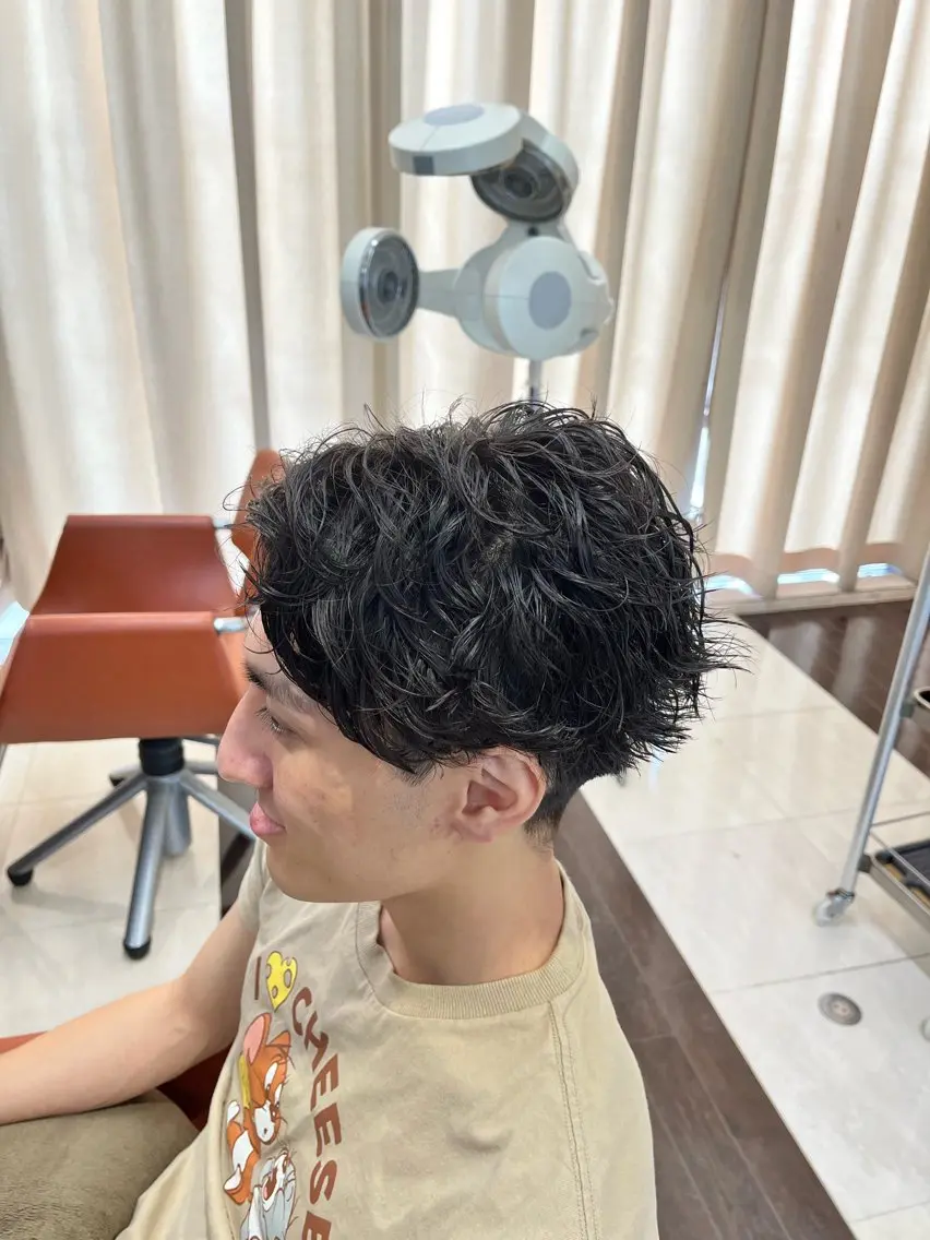 ショート パーマ メンズ センターパート 刈り上げ 🧊メンズ特化🧊 高木航希のヘアスタイル