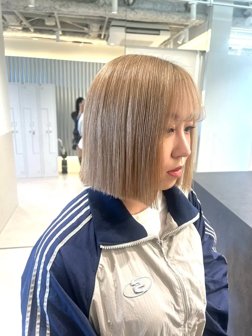 ショート カラー ベージュカラー ハイトーンカラー ハイトーンベージュ 🫒オリーブ/透け感 レイヤー🌿モエカのヘアスタイル