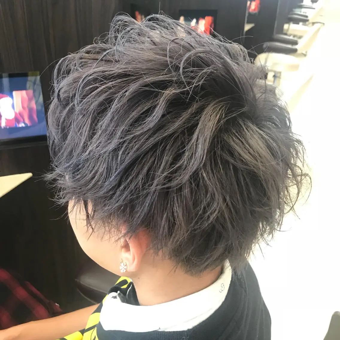 カラー メンズ メンズブリーチ アッシュ ブリーチ グレージュ ミルクティーアッシュ カット ヘアカラー Oopsレイヤー 加藤澄都のヘアスタイル