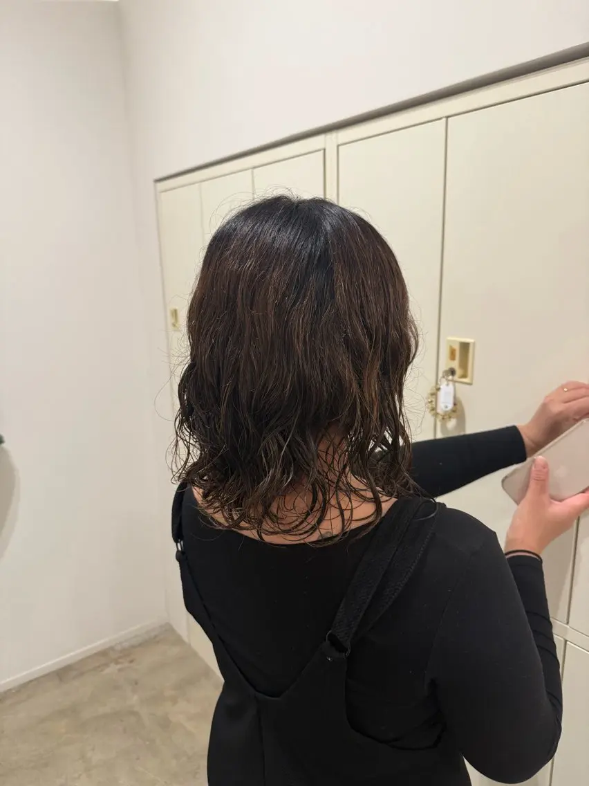 セミロング パーマ セミロングパーマ デジタルパーマ 吉川 莉央のヘアスタイル