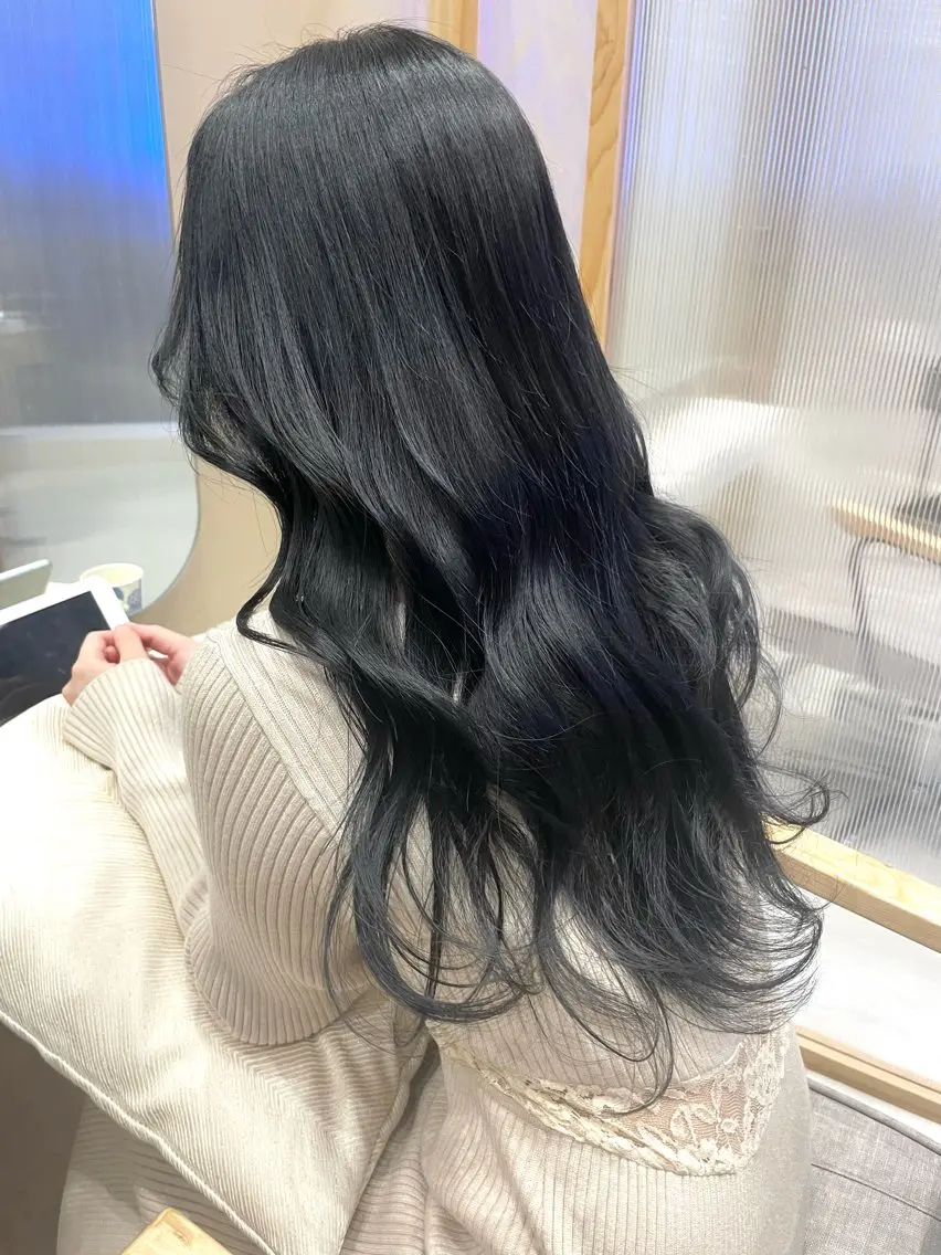 ロング カット ヘアカラー トリートメント fuwari 美白ショコラカラーのヘアスタイル