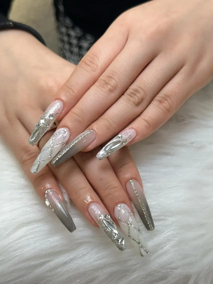 ネイル グラデーション キラキラネイル ワンカラーネイル 冬ネイル Jenn Nail Salonのネイルデザイン