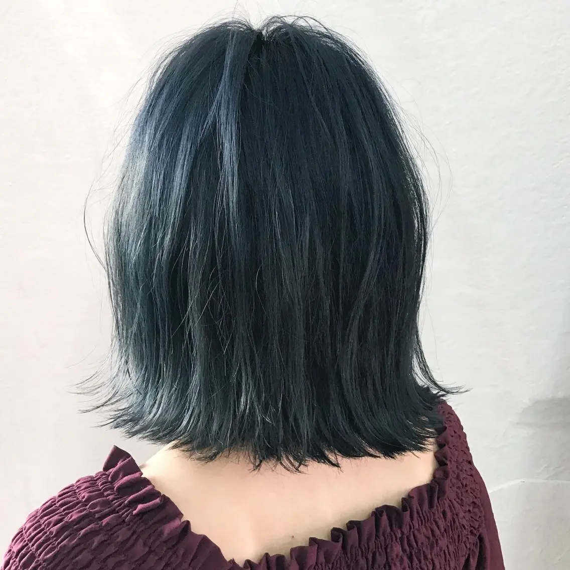 ミディアム カラー ブリーチ ブルーカラー ネイビーカラー K-POP好き美容師 🇰🇷Kai.Yのヘアスタイル
