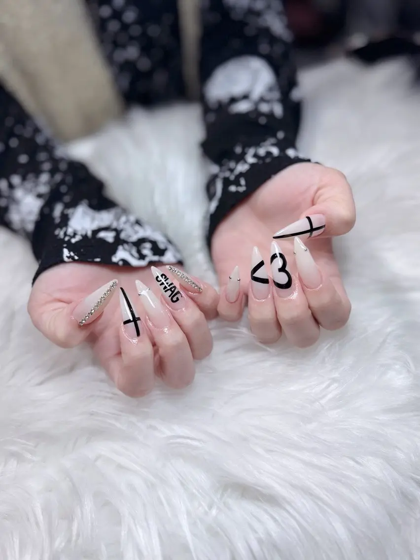 ネイル アートネイル オーロラネイル ジェルネイル 韓国ネイル ロングネイル ハンドネイル Nichi Nailsのネイルデザイン