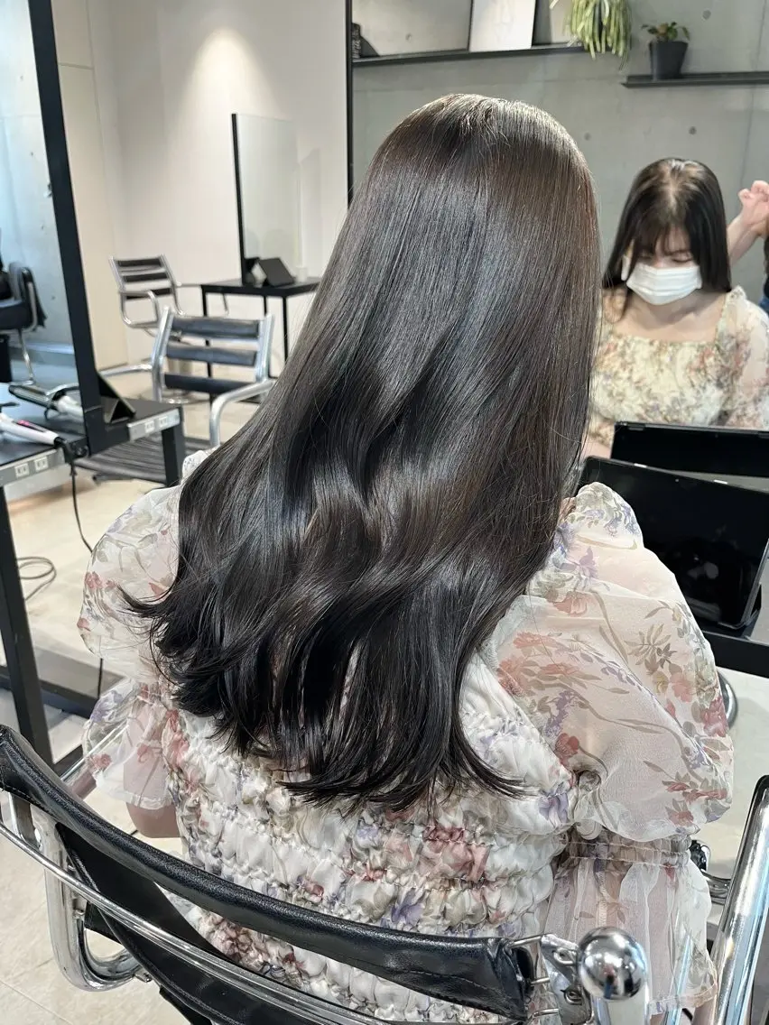 ロング カラー パーマ ヘアアレンジ ヘアカラー トリートメント 透明感/オリーブ/ グレージュ/YUKAのヘアスタイル