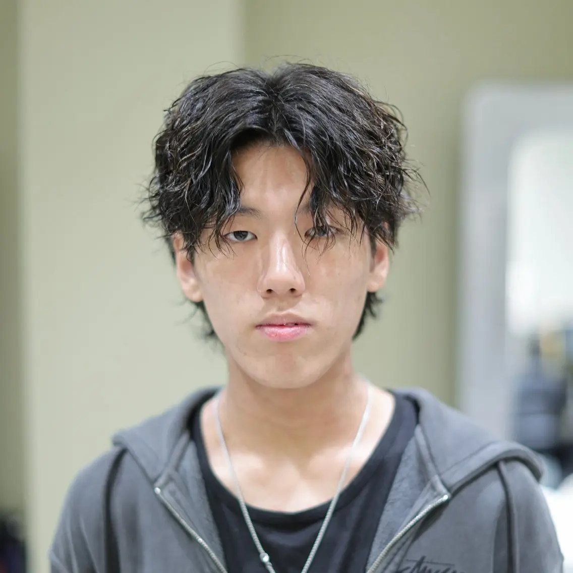 セミロング パーマ メンズ メンズパーマ セミロングパーマ カット パーマ メンズカット✂️/ パーマ🪢/金敷幸作のヘアスタイル