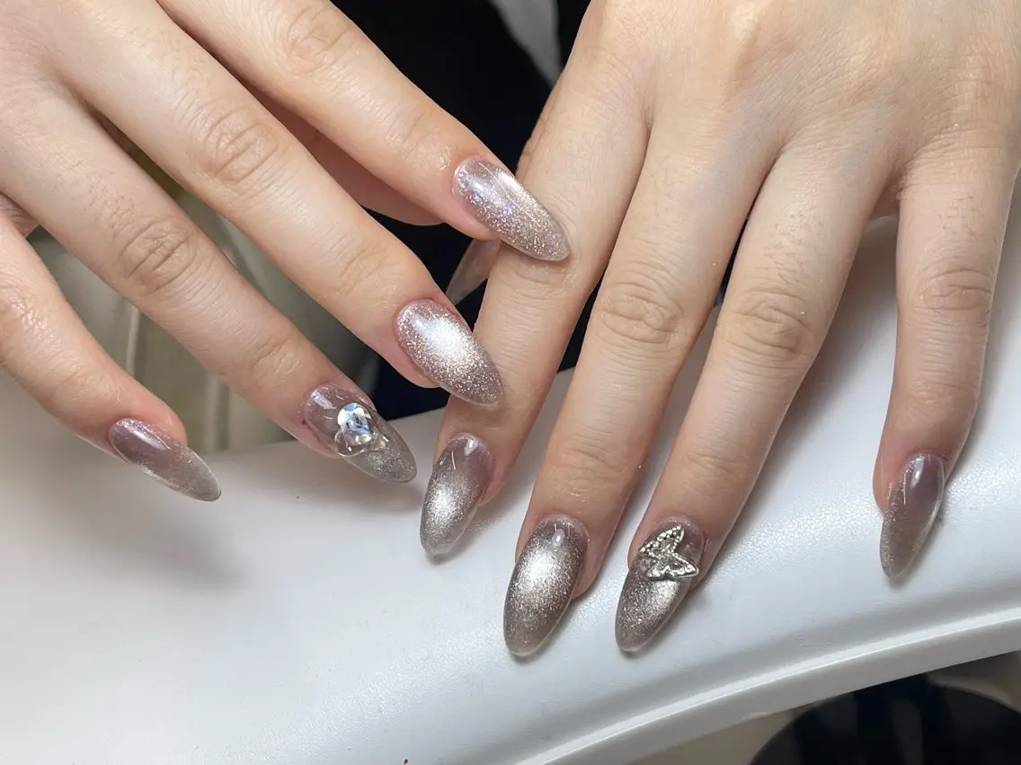 ロング トゥ ヒェンのネイルデザイン