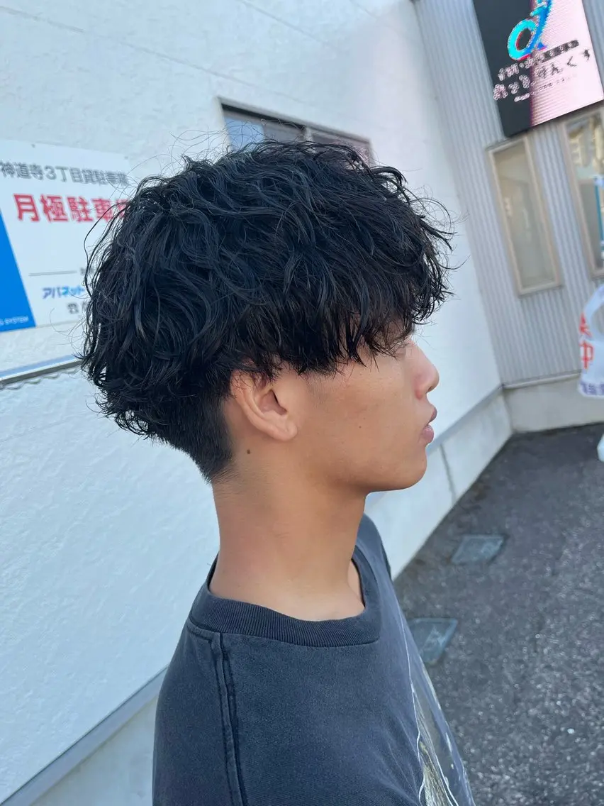 ミディアム パーマ メンズ ミディアムパーマ メンズパーマ 波巻きパーマ スパイラルパーマ パーマが得意な【最高 悠斗】のヘアスタイル