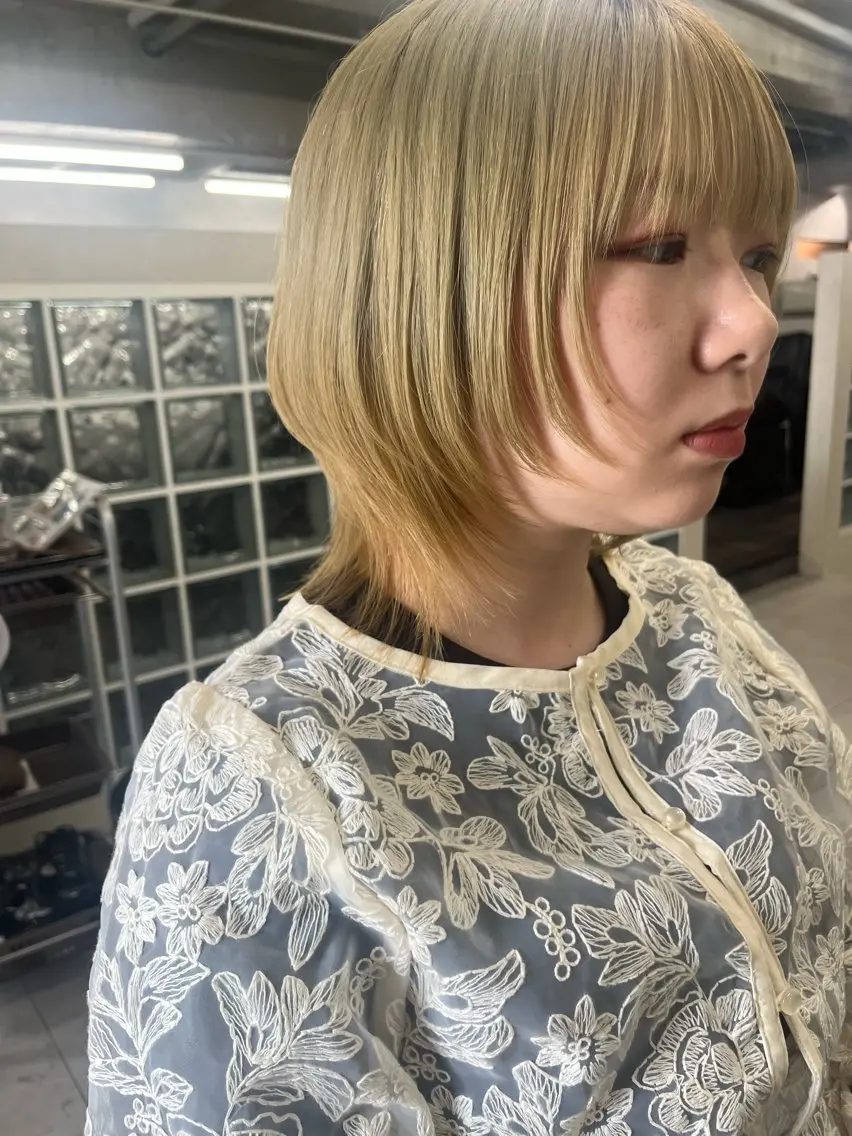ミディアム レイヤーカット ウルフカット ウルフレイヤー anon Loemのヘアスタイル