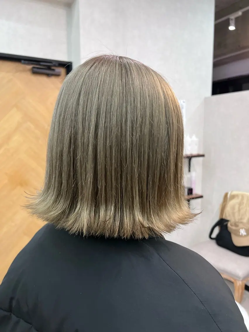 ミディアム カラー ベージュカラー ミルクティーベージュ 岡島 実里のヘアスタイル