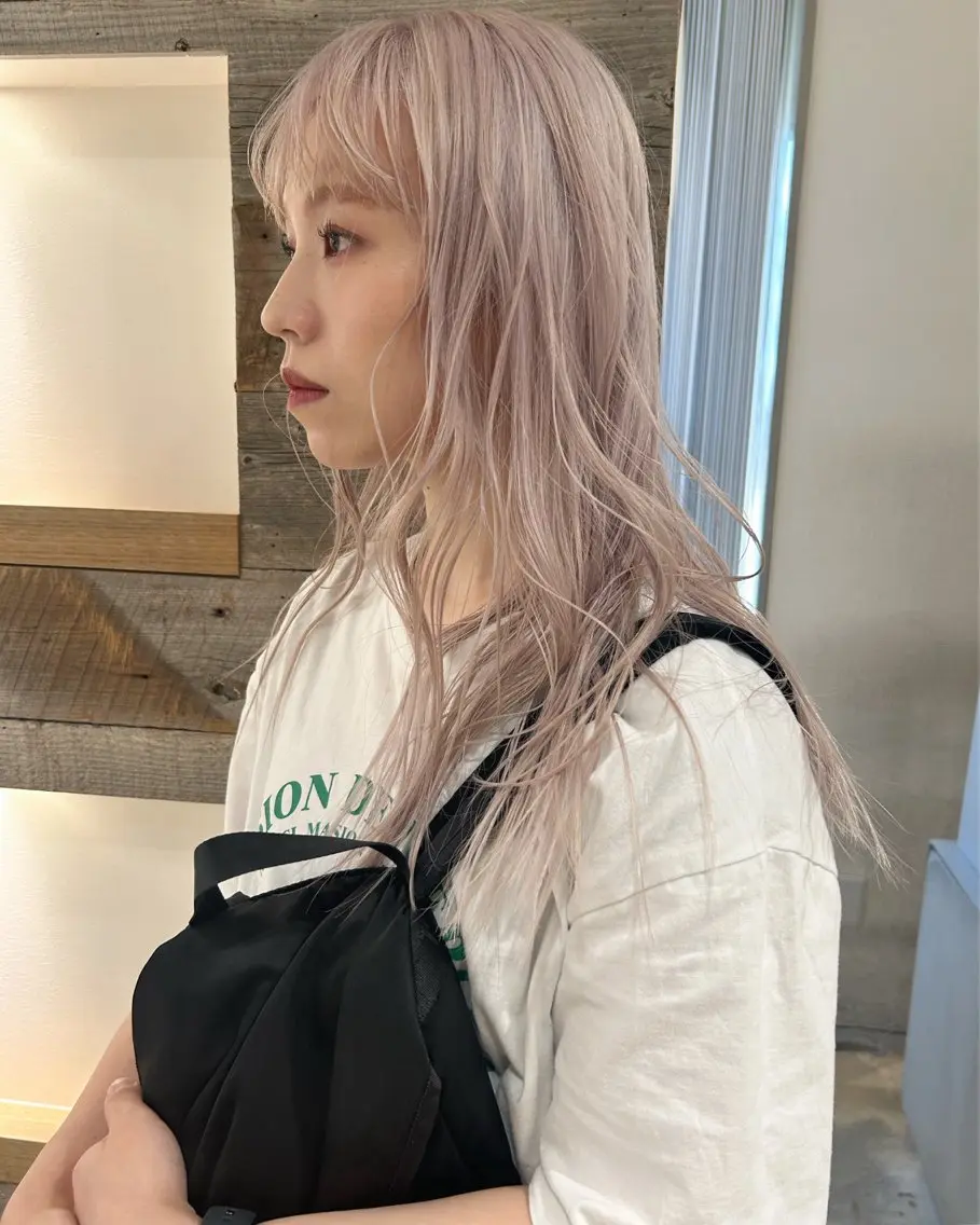 セミロング カラー ブリーチ ブロンド ケアブリーチ カット ヘアカラー トリートメント 村上雅人 ナチュラルモードのヘアスタイル